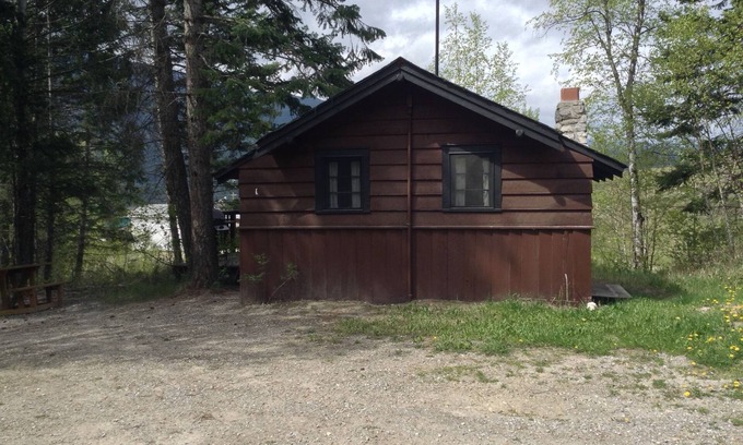 East Kootenay Cabin | Addison's Bungalows