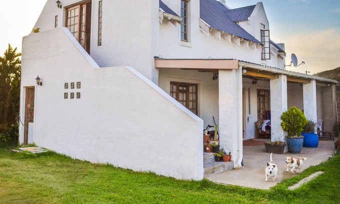 Colchester House | Addo Park View Ndlovu