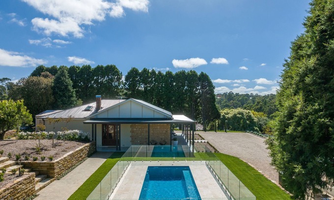Summertown House | Adelaide Hills luxury cottage spectacular views