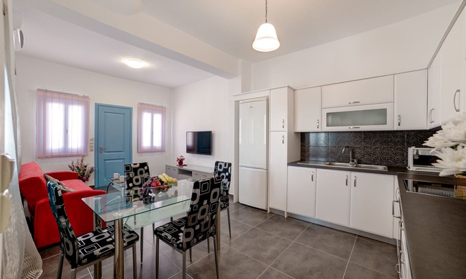 Perissa Apartment | Adelphi Apartments Two-Bedroom Apartment Sleeps 5