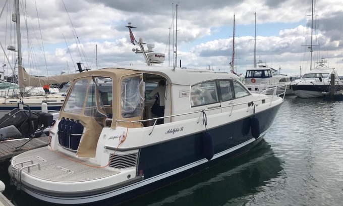 New Forest District Boat Rental | Adelphi B A Delightful 6 Berth Boat