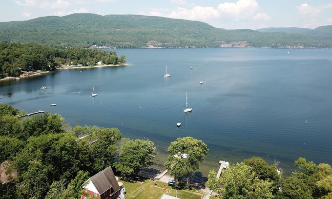 Willsboro Resort | Adirondack Lakefront Family or Friend Reunion Retreat