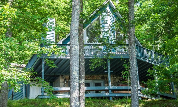 McHenry House | Adlerskron Four-Bedroom Holiday Home