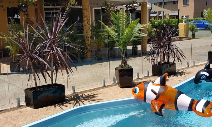 Nelson Bay Hotel | Admiral Nelson Motor Inn