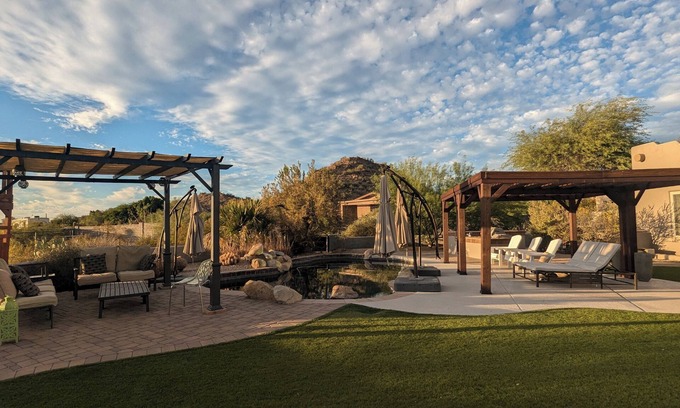 East Mesa House | ADOBE MANOR/Main + Guest Home/Sleeps 20