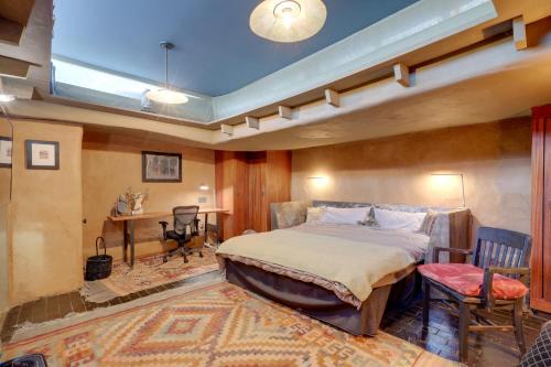 Northeast Santa Fe Apartment | Adobe Studio 2 Blocks to Dtwn Santa Fe Plaza!