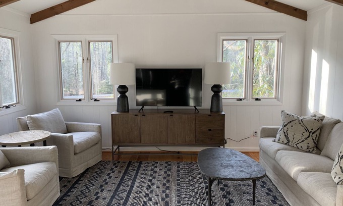 Sapphire Cottage | Adorable 1 Bedroom Cottage