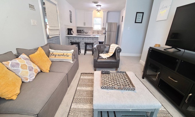 Dallas Apartment | Adorable 1- bedroom guesthouse with free parking