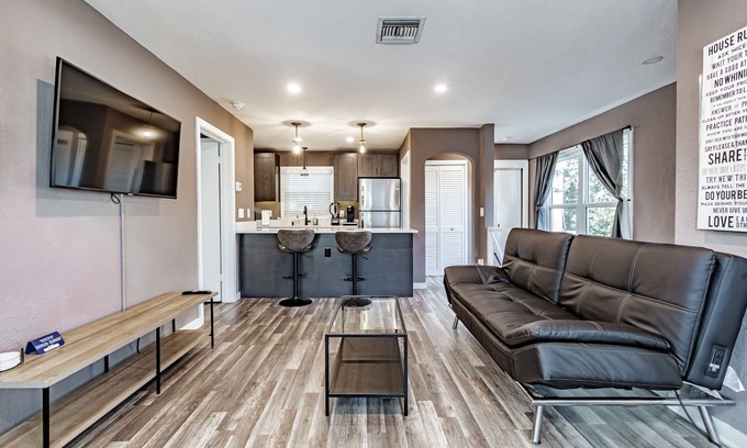 Colonialtown South Apartment | Adorable 1-bedroom home w/Full Kitchen & Parking - Sleeps 4
