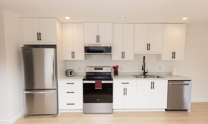 Courtenay House | Adorable 1 Bedroom Modern Suite
