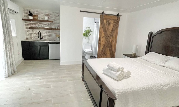 Winter Haven Cottage | Adorable 1 bedroom guesthouse near Legoland