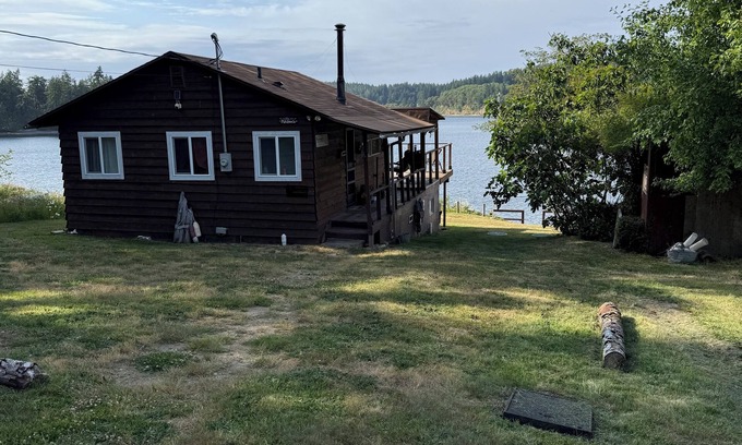 Anderson Island Cabin | Adorable 2-bedroom cabin in Anderson Island