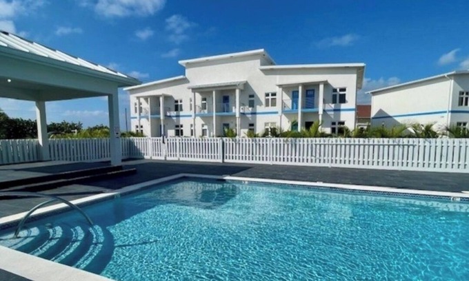 East End Apartment | Adorable 2-bedroom apartment with AC in East End, Grand Cayman
