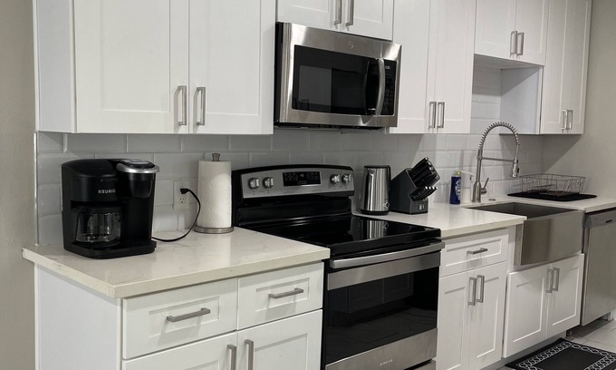 Northside Apartment | Adorable 2 bedroom guest house! Minutes from downtown