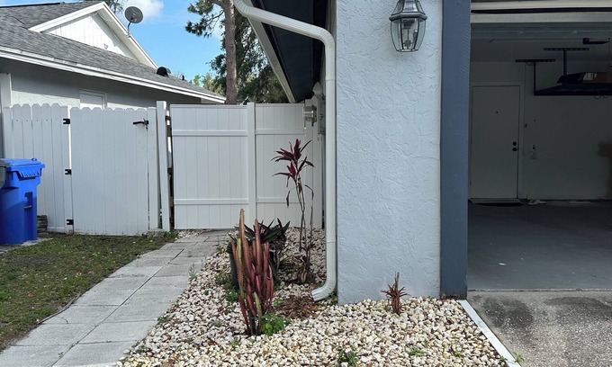 Northlakes House | Adorable 2-bedroom house with AC in vibrant Tampa