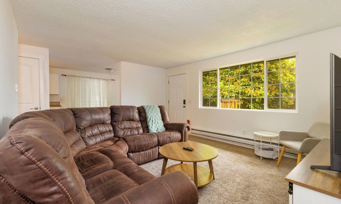Picnic Point-North Lynnwood House | Adorable 2-bedroom townhome in Lynnwood