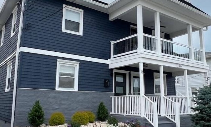Margate City House | Adorable 2BR 2Bath home 3 blocks from the beach in the heart of Margate, NJn