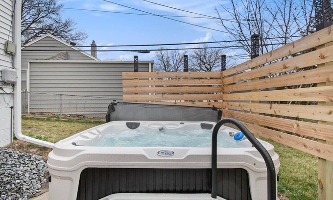 Benson House | Adorable 2BR, Hot Tub, Close to Attractions!