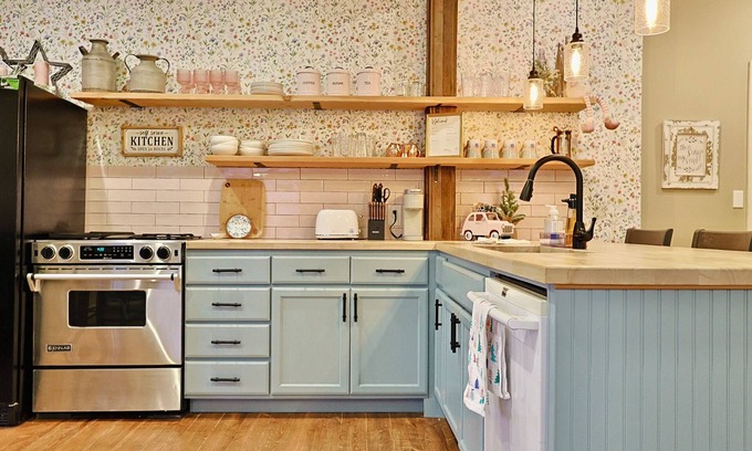Ellensburg House | Adorable 3- Bedroom Country-Side retreat w/Hot Tub