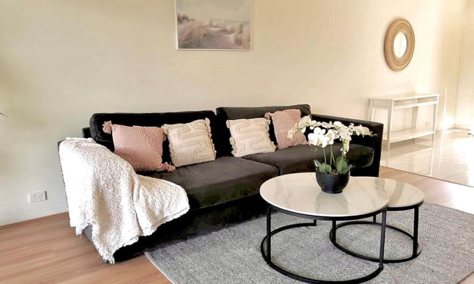 Kellyville Apartment | Adorable 3 Br townhouse with wifi & parking