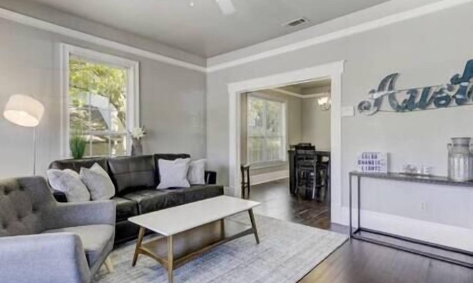 Galindo House | Adorable 3BR 1930s bungalow centrally located
