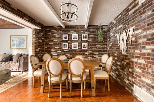 Granada Hills North House | Adorable 4 bedroom home with Pool & more