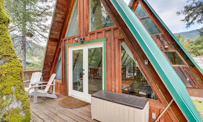 Burnt Ranch Cabin | Adorable A-Frame, Private River Access with Beach, Starlink, Fire Pit & Deck
