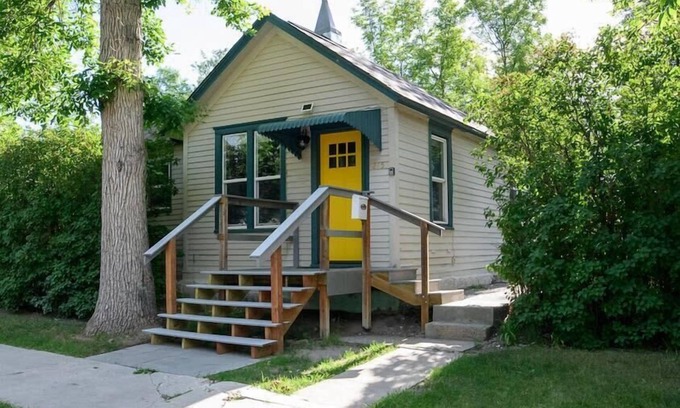 Great Falls House | Adorable and Cozy Bungalow - 2 Bedrooms - 1 bath