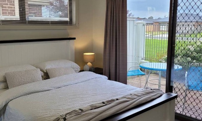 Traralgon House | Adorable and Peaceful Unit - Fully Furnished
