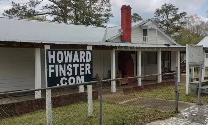 Summerville Apartment | Adorable apartment with AC in the Howard Finster Vision House Museum