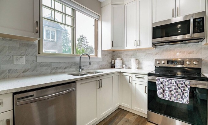 Abbotsford Apartment | Adorable apartment with AC in charming Abbotsford