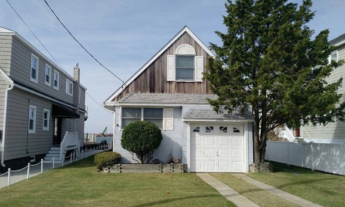 Stone Harbor Cottage | ADORABLE bay front cottage is tucked away on a quiet street with amazing SUNSET VIEWS