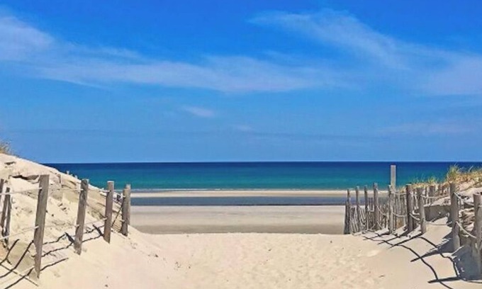 Dennis House | Adorable beach cottage, steps from Bayview Beach