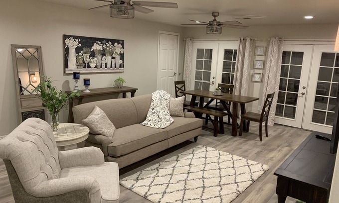Tustin Cottage | Adorable Brand New remodeled Tustin Cottage. Close to the 55/405/22 and 91 fwy.