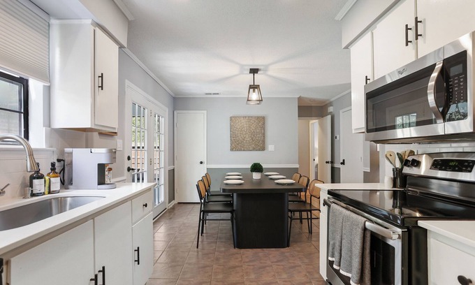 Savannah House | Adorable Bungalow Near Tybee Beach