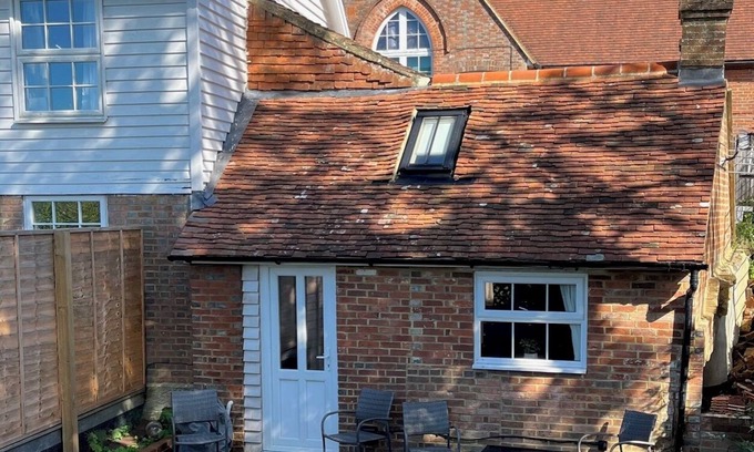 Heathfield Cottage | Adorable cosy country cottage in beautiful English Countryside