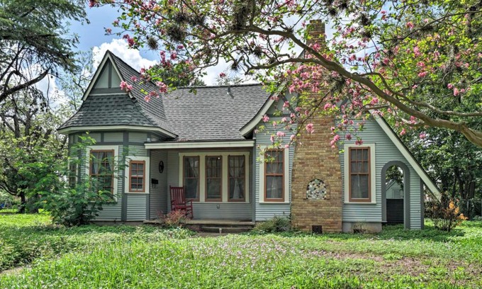 Seguin House | Adorable Cottage Less Than 1 Mi to Guadalupe River and Dtwn