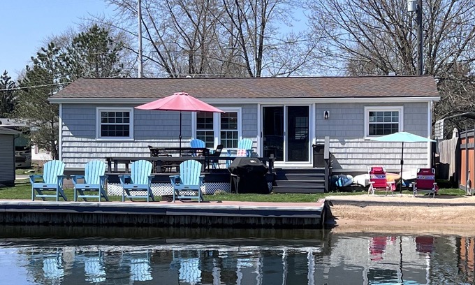Shelbyville Cottage | ADORABLE COTTAGE ON CANAL OF GUN LAKE, BAY POINT 1 MILE, BITTERSWEET 15 MI