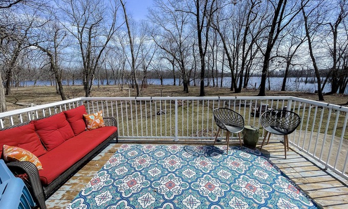 Trempealeau Cottage | Adorable Cottage on GREAT Fishing Lake