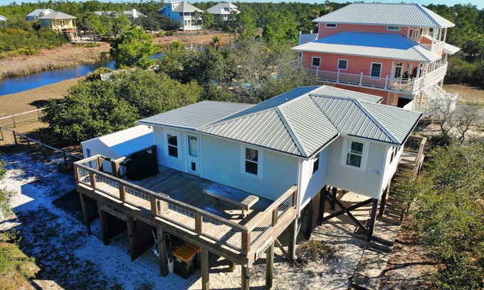 Surf Side Shores House | Adorable cottage w/Beach Access