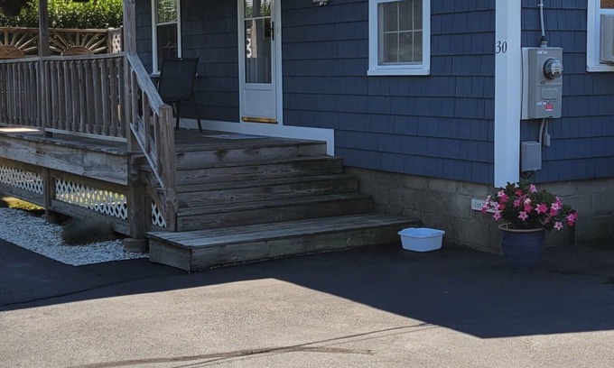 Newport Cottage | Adorable Cottage Walk Across Street to First Beach, Winter min stay 9 mos