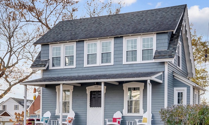 Westbrook Center Cottage | Adorable Cottage with Cottage porch, walk to water & town