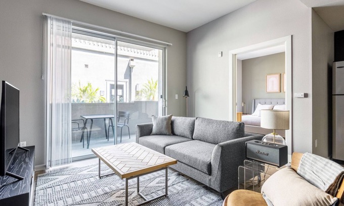 Palms Apartment | Adorable Culver City 1BR w/W/D, Gym, Pool, Walk to Shops, by Blueground