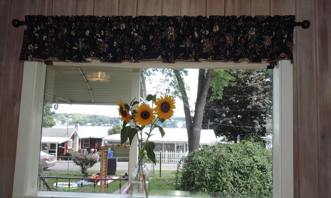 Penn Yan House | Adorable, cute as a button Keuka Lake view cottage, Close to everything!