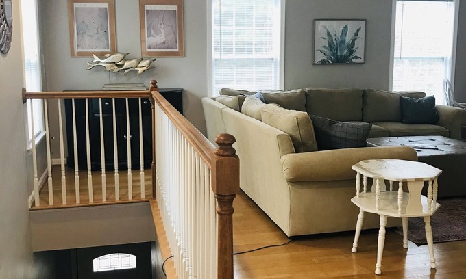 Fentress House | Adorable, detached, carriage guest house in a quiet, wooded setting.