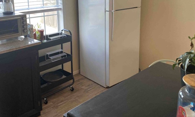 Bay Area Apartment | Adorable garage apartment close to downtown