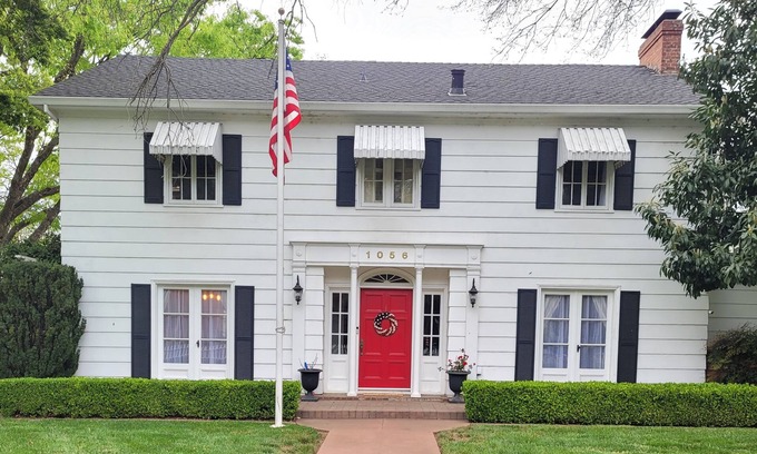Chico Apartment | Adorable historic carriage house across from Bidwell Park