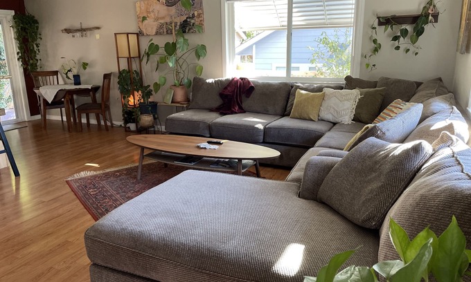 Grass Valley House | Adorable house walking distance to town-comfy private back patio