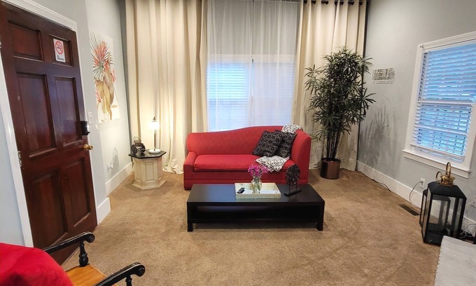 West End House | Adorable Intown Duplex Close to Downtown Atlanta; 5 minute walk to Beltline