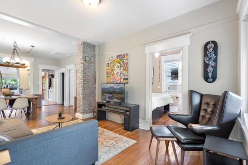 Kitsilano House | Adorable Kits Home with Balcony and Garden Retreat